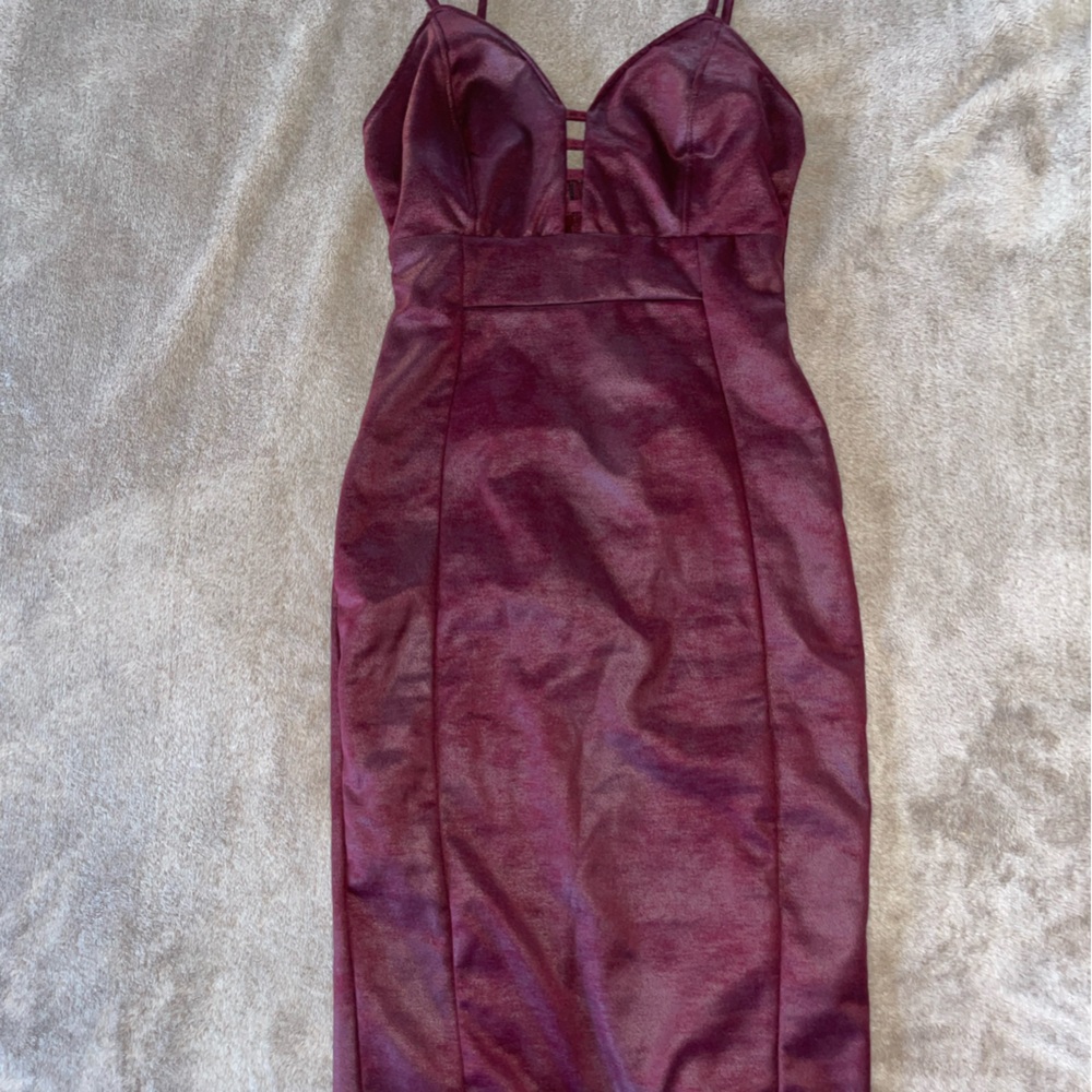 Elegant Burgundy Sleeveless Dress